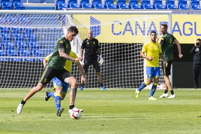 17.04.19. Las Palmas de Gran Canaria.Fútbol segunda división temporada 2018-19. Entrenamiento de la UD Las Palmas. Estadio de Gran Canaria.  Foto Quique Curbelo  | 17/04/2019 | Fotógrafo: Quique Curbelo