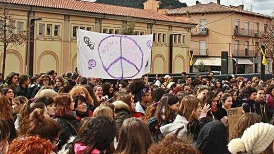 Manifestació feminista a Olot, durant la vaga del 8 de març de l&#039;any passat.