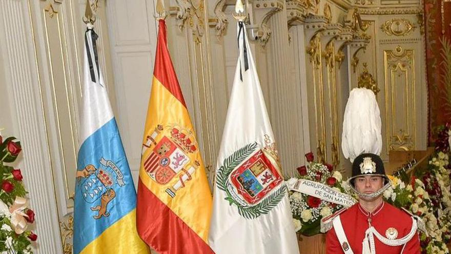 Canarias carece de normativa para rendir honores oficiales a sus presidentes fallecidos