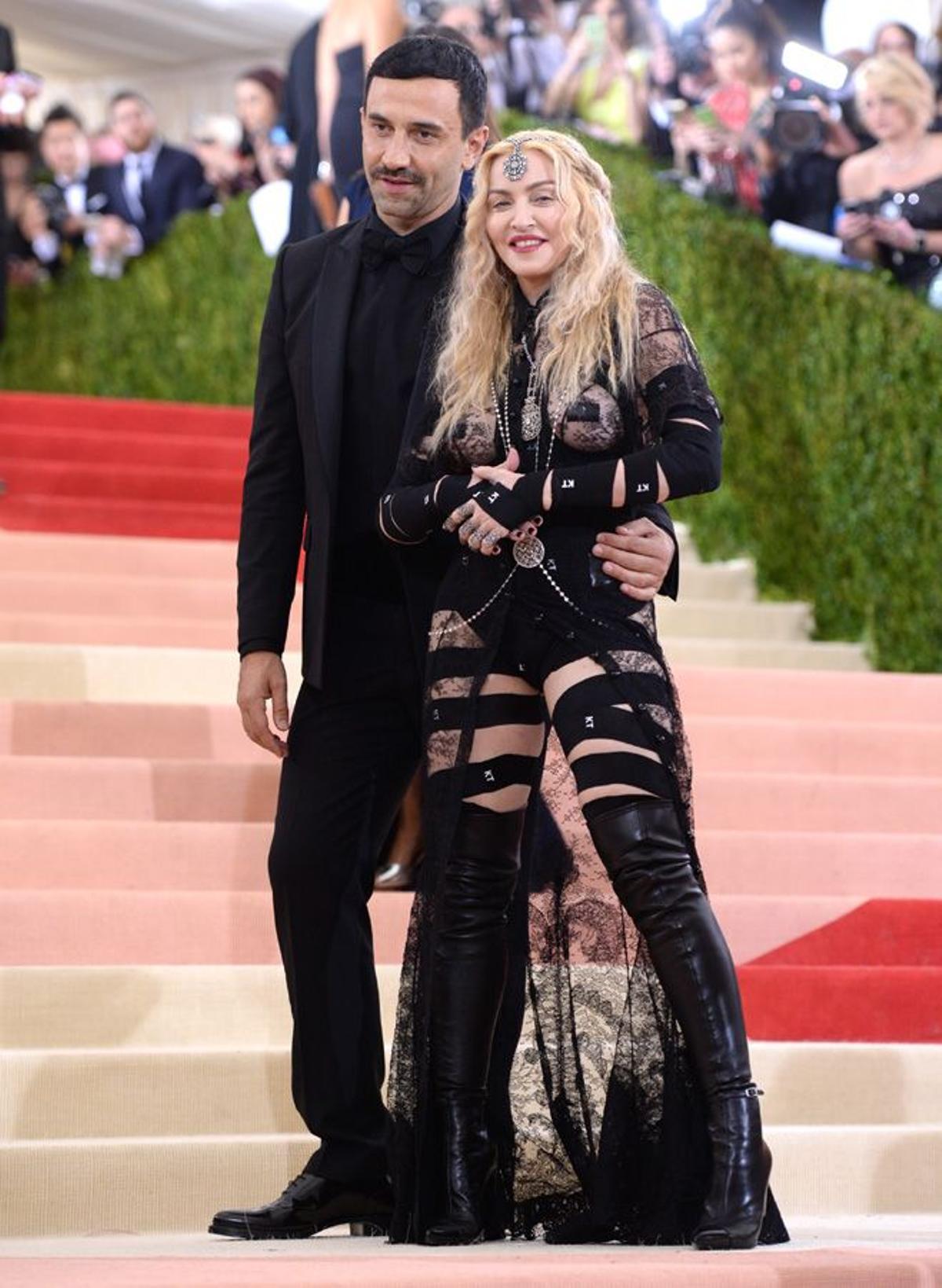 Madonna junto a Riccardo Tisci en la Gala Met 2016
