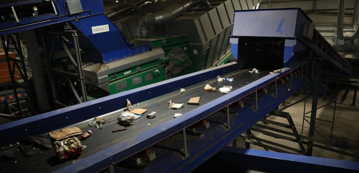 Una cinta transportadora de basura de la «plantona». | Luisma Murias