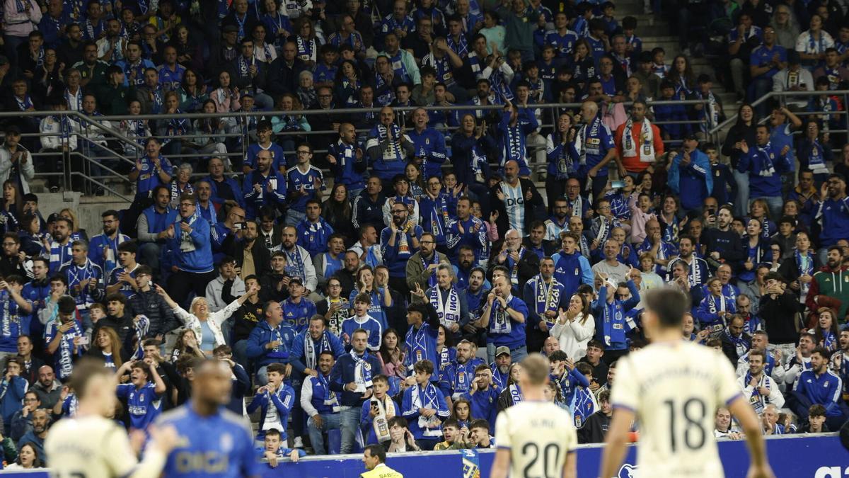 EN IMÁGENES: Partidazo y ambientazo en el Carlos Tartiere con el Oviedo-Barça