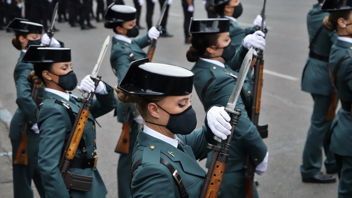 Parada militar y desfile de la Guardia Civil en Córdoba