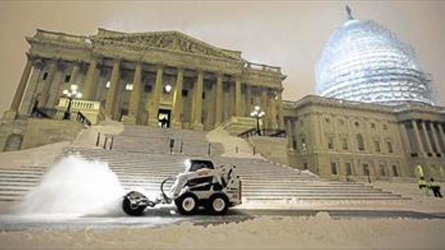 Prohibidos los vehículos en Nueva York por la gran tormenta de nieve