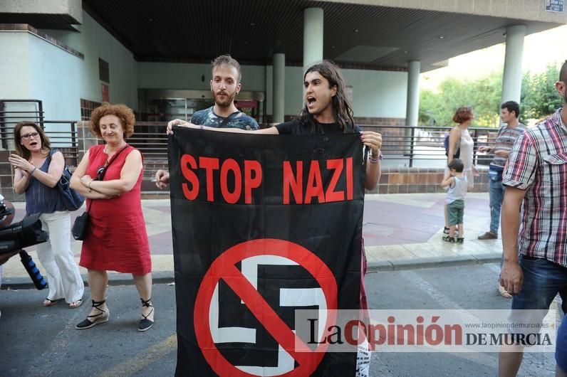 Concentración LGTBI en protesta por la manifestación neonazi del sábado