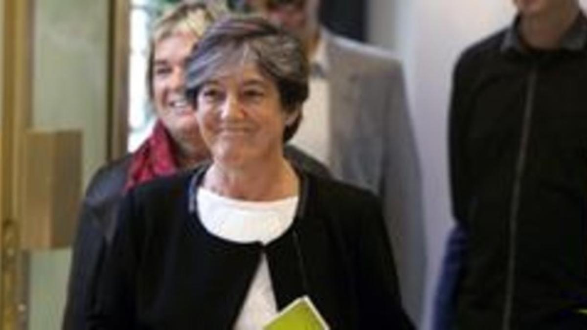 La líder de EH Bildu, Laura Mintegi, este viernes, a su llegada al registro del Parlamento de Vitoria. EFE / DAVID AGUILAR