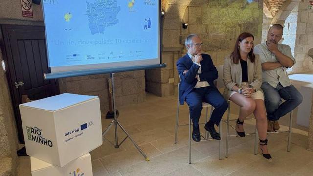 Roberto Carrero, Lorena Soto y Luis Ulloa, técnico de la AECT. | A.G.