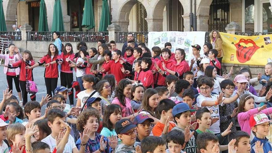 Actividades do Correlingua na Praza Maior de Ourense.  // Iñaki Osorio