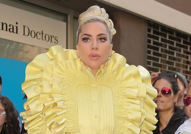 Lady Gaga brilla de Viktor & Rolf