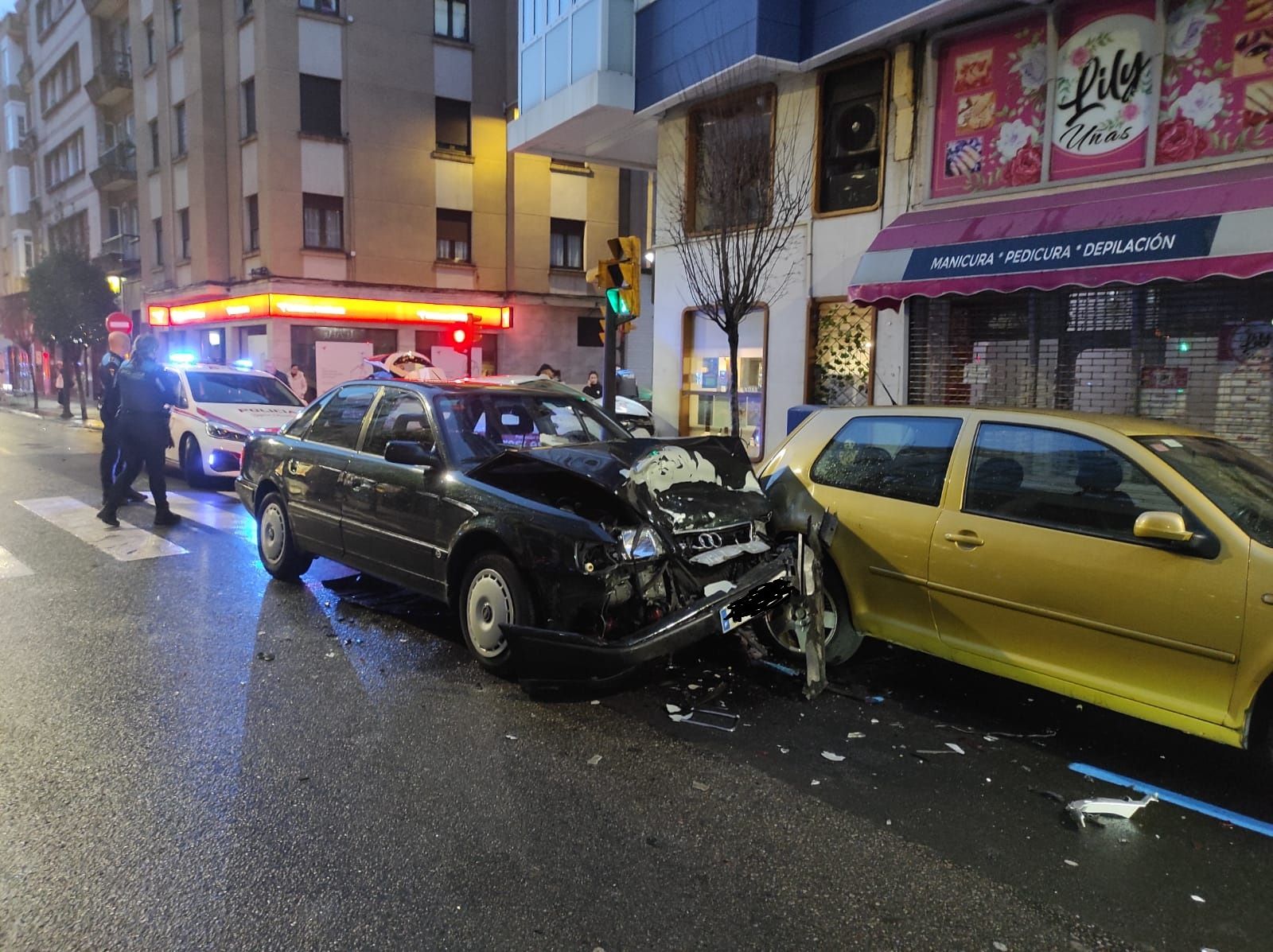 Un conductor que dio positivo en alcohol atropella a un hombre en Gijón (en imágenes)