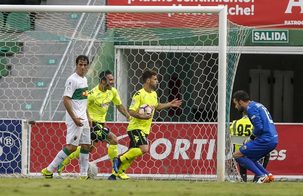 El Elche domina al Córdoba