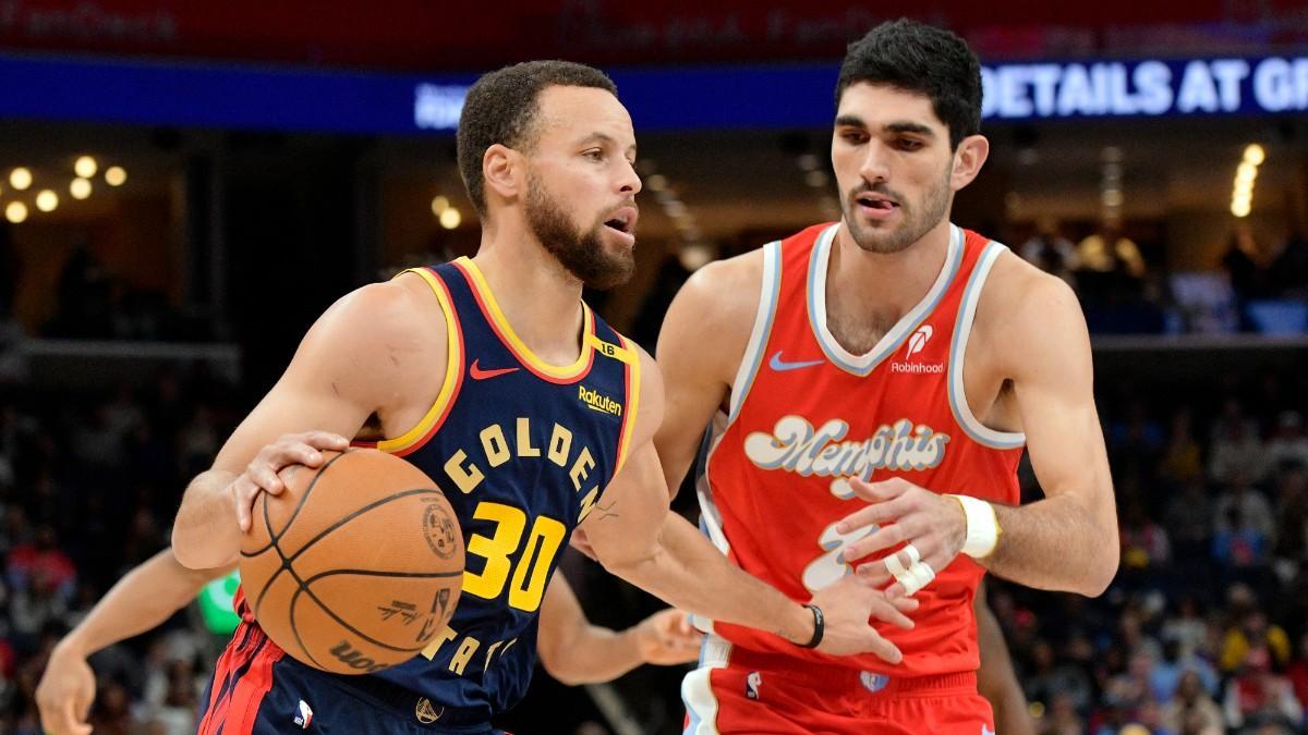 Stephen Curry y Santi Aldama