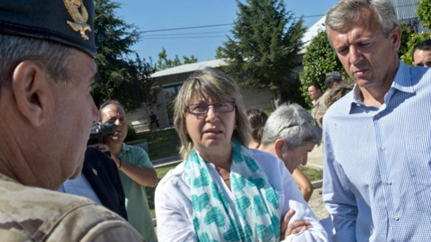 Rosa Quintana y Alfonso Rueda, en Ourense. // EFE