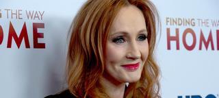 JK Rowling, acusada de transfobia en Twitter