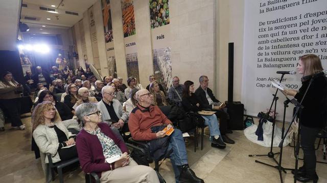 Lectura de poemas de Joan Alcover el Día Mundial de la Poesía. |