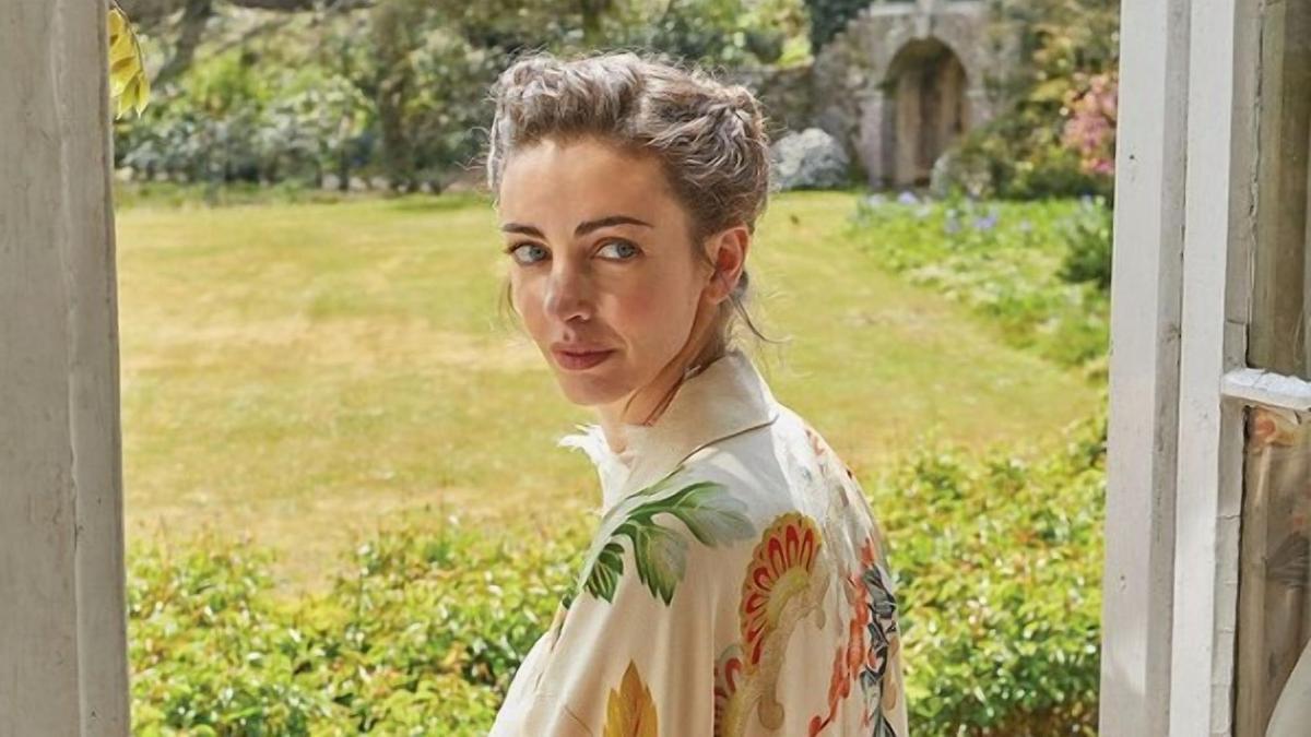 Lady Sarah Rose Hanbury, en su casa de ensueño de Houghton Hall, en un retrato compartido por la cuenta de Rizzoli Publications.