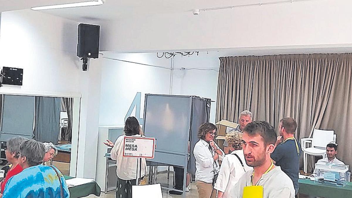 Una imagen de las votaciones ayer en Alcúdia.