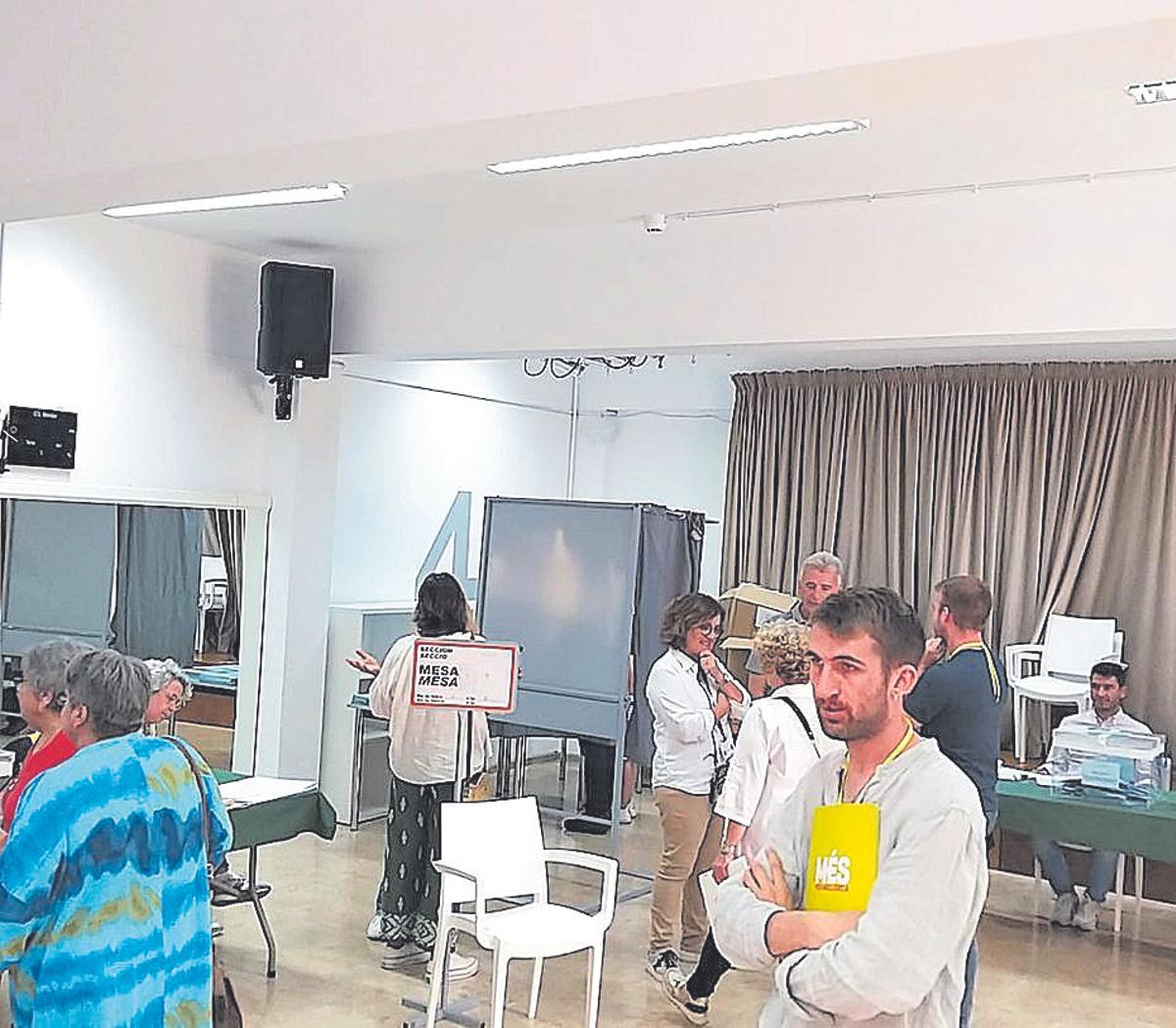 Una imagen de las votaciones ayer en Alcúdia.