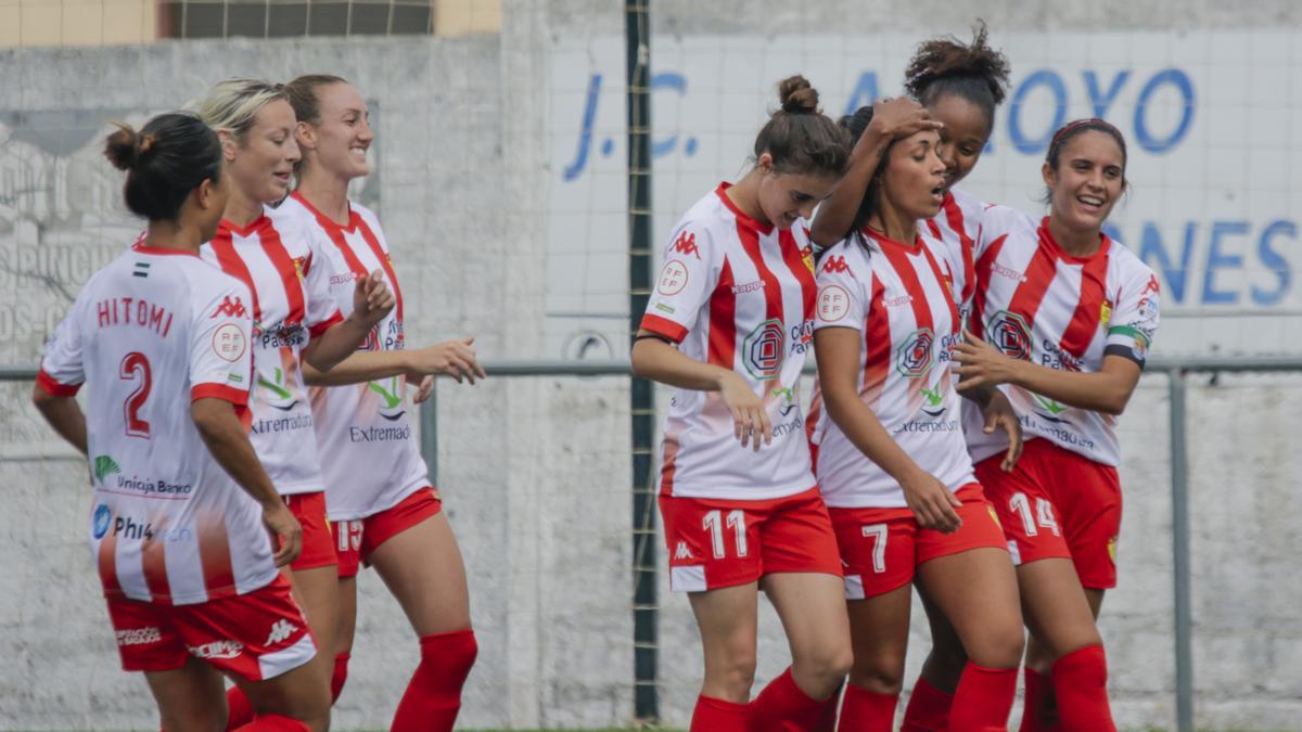 Las jugadoras del Santa Teresa celebran un gol esta temporada.