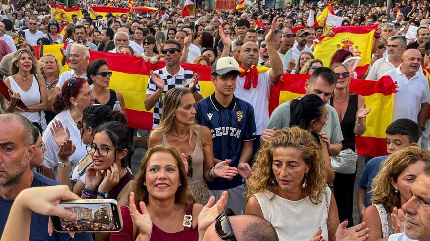 Milers de ceutins surten al carrer al crit de "prou"