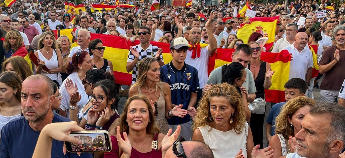 Milers de ceutins surten al carrer al crit de "prou"