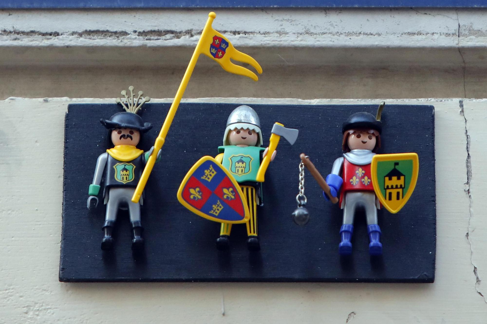 Figuras de Playmobil que adornaron las placas de calles en el centro de  València - Levante-EMV