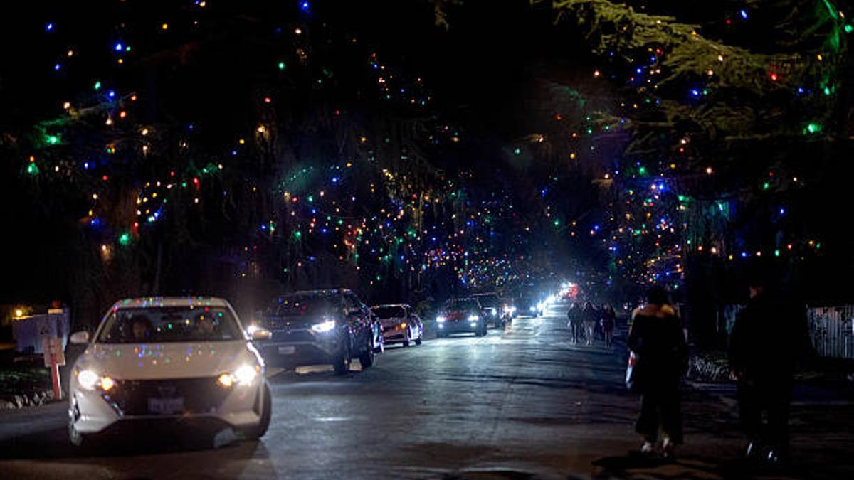 Coches con las luces de Navidad