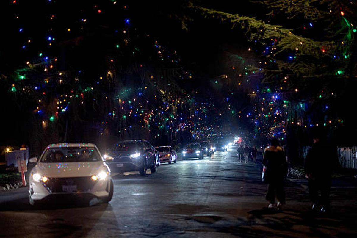 Coches con las luces de Navidad