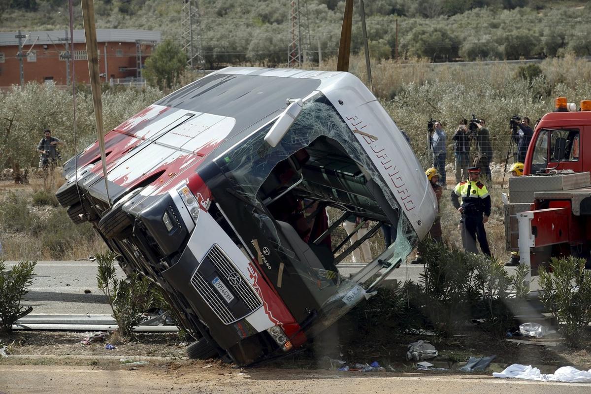 Només 2 de cada 10 passatgers fan servir el cinturó en els autocars