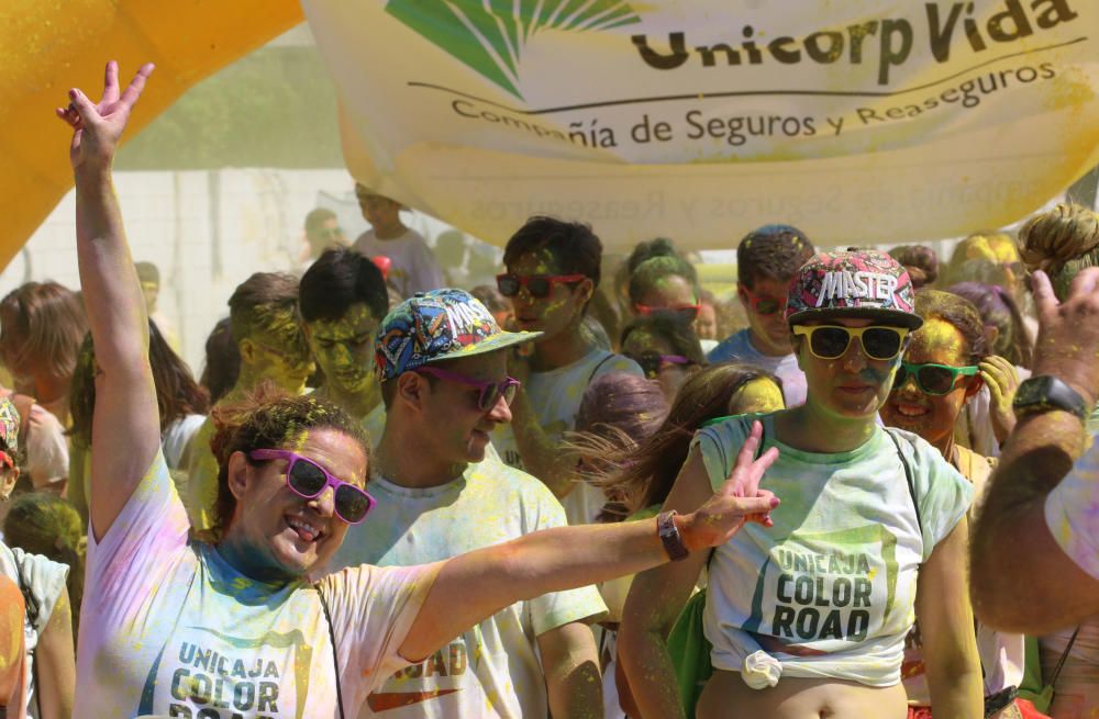 La colorida carrera organizada por Unicaja volvió a concentrar un ambiente joven y festivo en el entorno del estadio Ciudad de Málaga