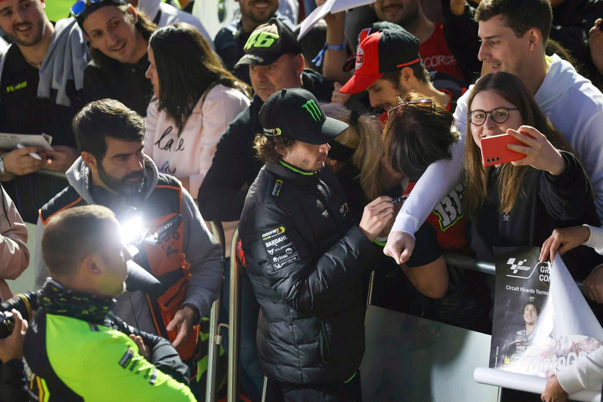 Más de 2.000 aficionados disfrutan del pitwalk con Marc Márquez y los pilotos de MotoGP