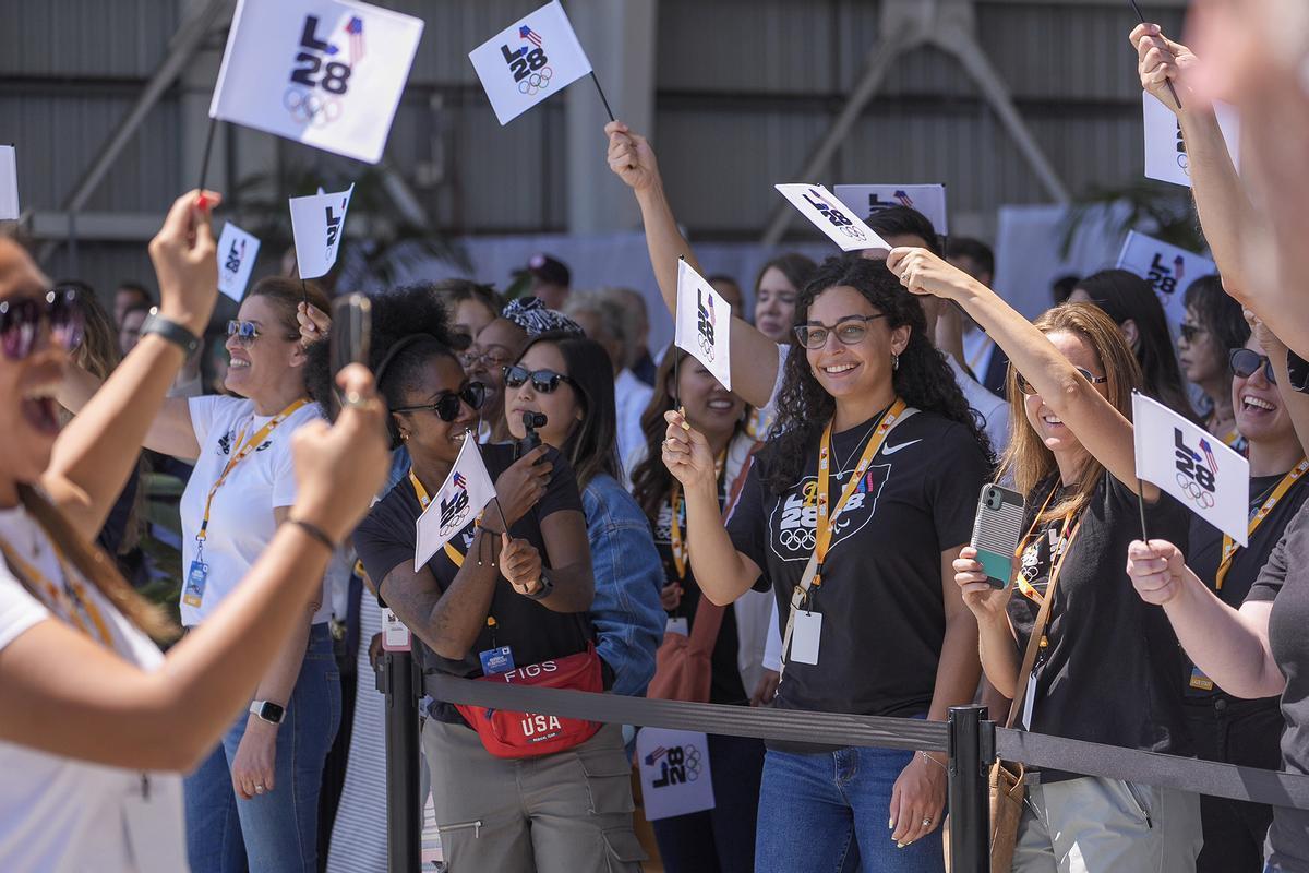 La bandera olímpica ya está en Los Ángeles, sede de los Juegos en 2028