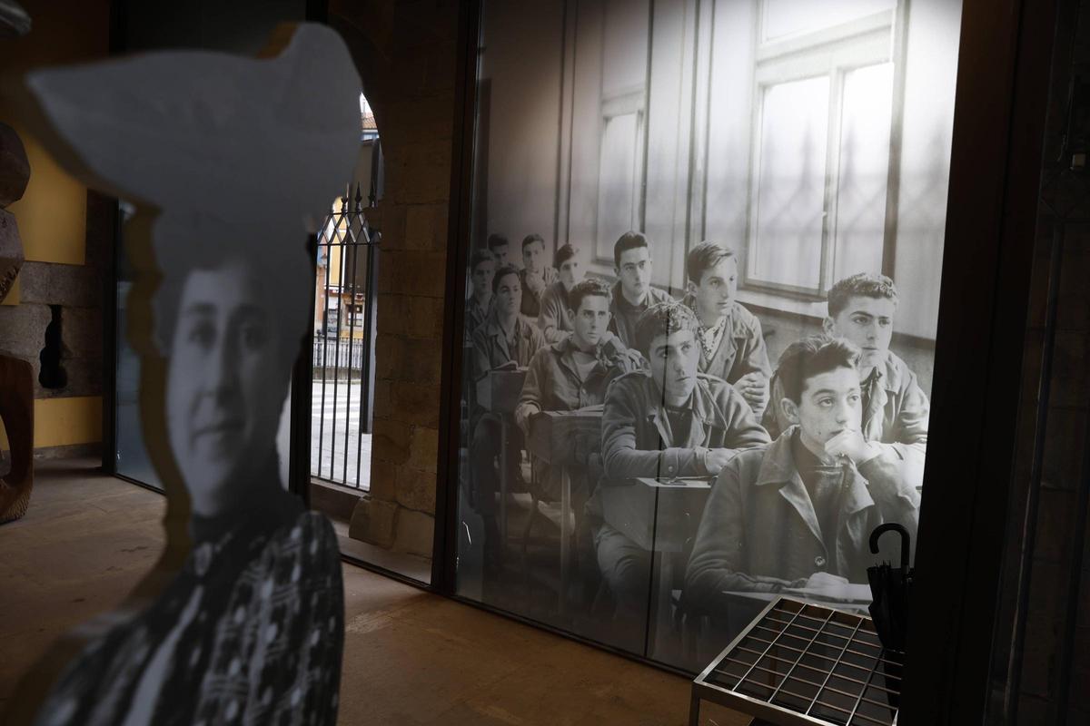 Fotografías de la exposición en el Palacio de Revillagigedo.