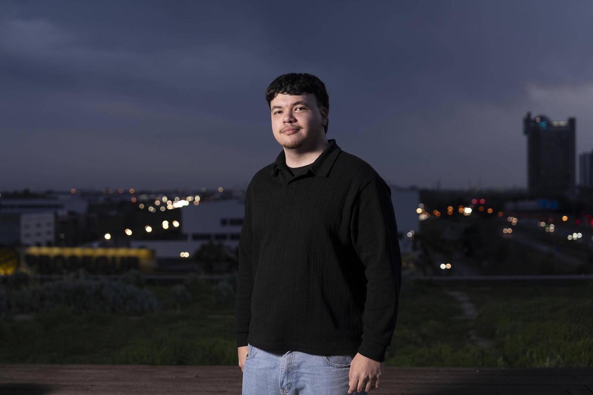 Adrià Simón en la redacción de EL PERIÓDICO, esta semana.