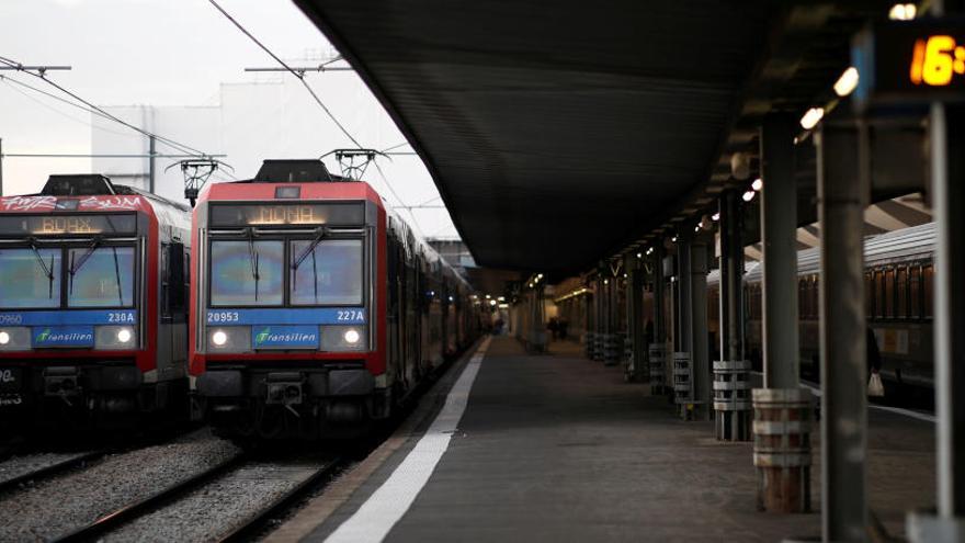 Trenes detenidos en la estación de Austerlitz de París.