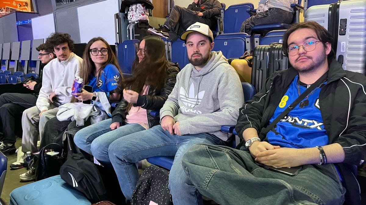 Aficionados del juego LOL que vinieron a ver un partido de su equipo a Madrid