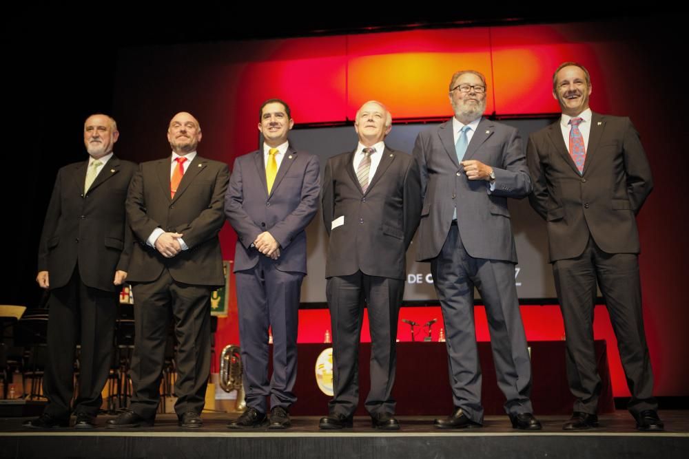 Alcoy ensalza a los cargos de las Fiestas de 2017