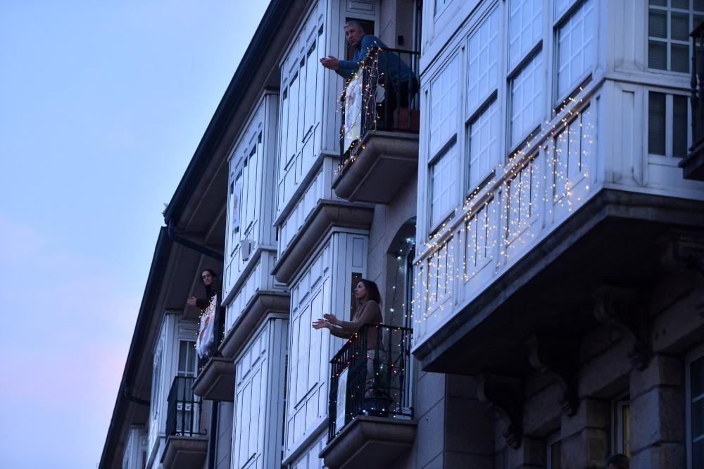 Vecinos unidos en la cuarentena por los aplausos en los balcones