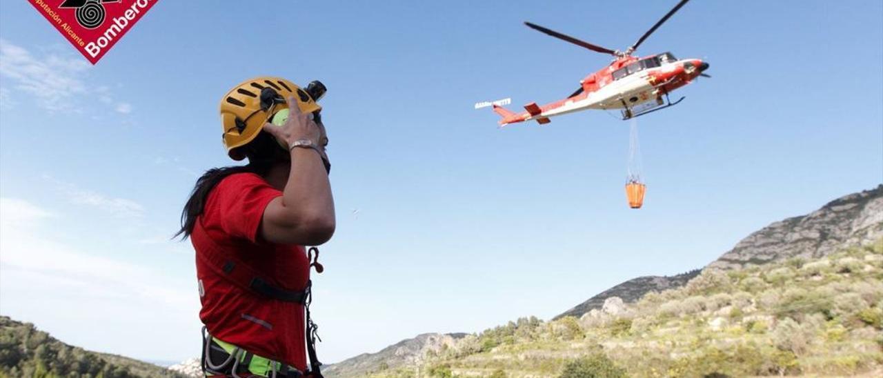 Estabilizado el incendio de Alcalalí provocado por una quema descontrolada