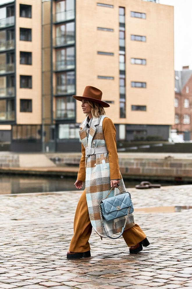 Look con sombrero visto en el 'street style' de Copenhague