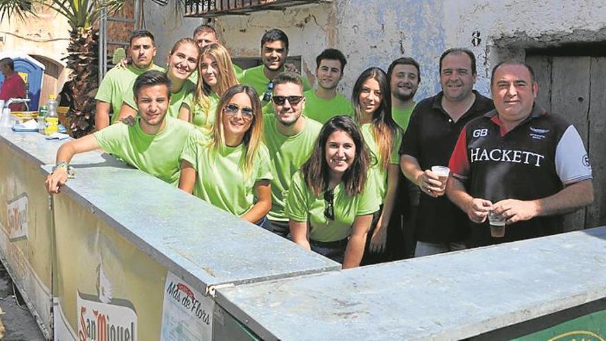 Fusión de fiesta, paella y juegos en el mas de flors