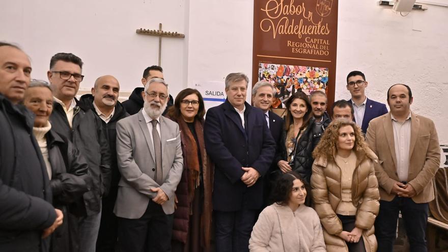 La directora de El Periódico Extremadura, Marisol López del Estal, copreside el espacio junto al alcalde, Álvaro Arias, y el consejero, Ignacio Higuero.