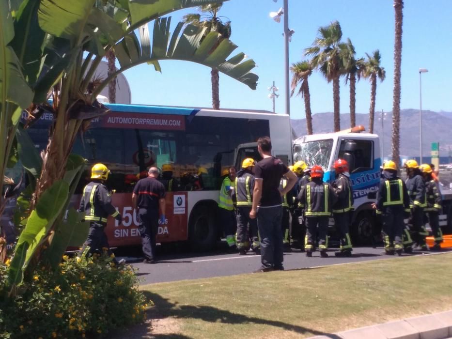 Accidente con un autobús de la EMT.