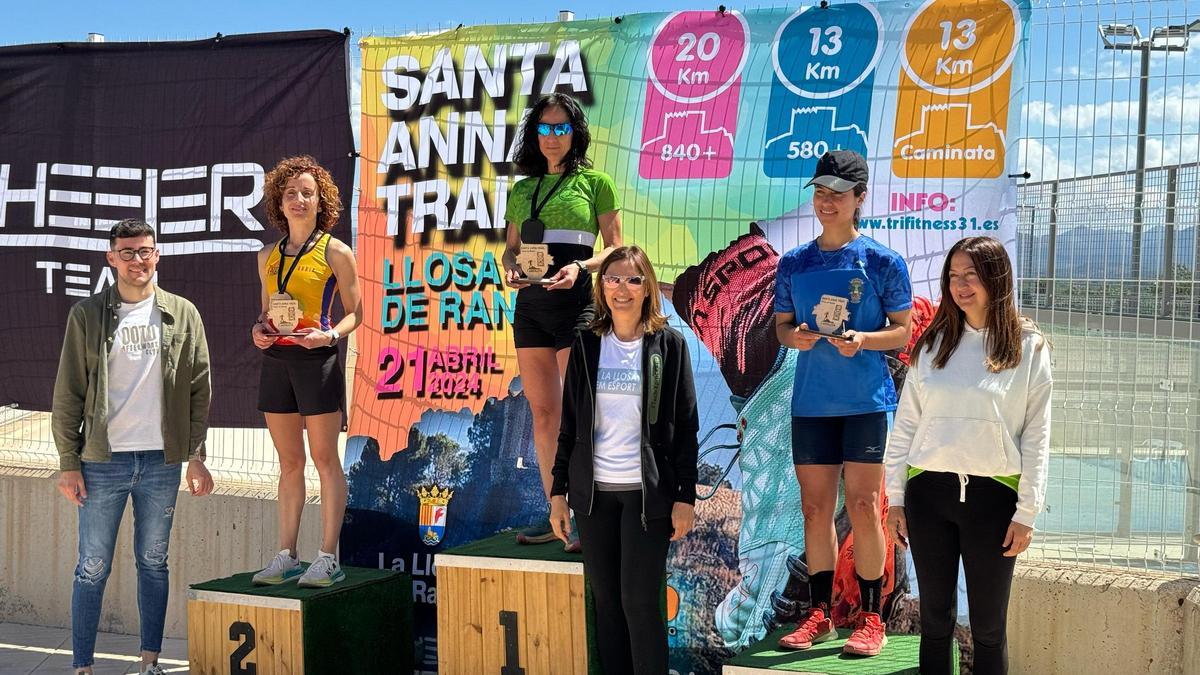 Podio femenino en la Santa Anna Trail de la Llosa de Ranes.