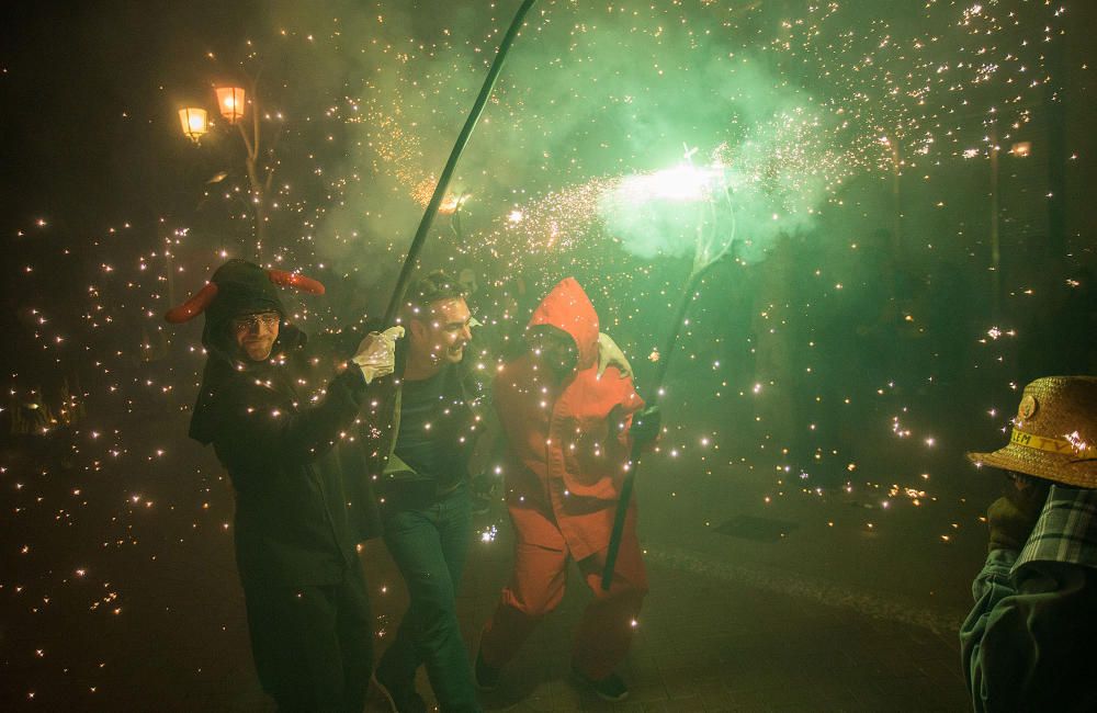 Magdalena 2017: La "Enfarolà" ilumina la noche de Castelló