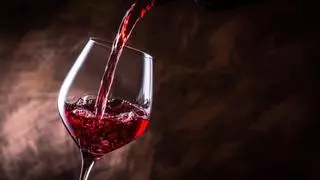 Un restaurante ofrece vino gratis a los clientes que renuncian a sus móviles mientras comen