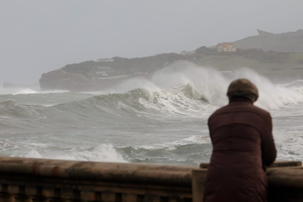 Oleaje en Gijón.