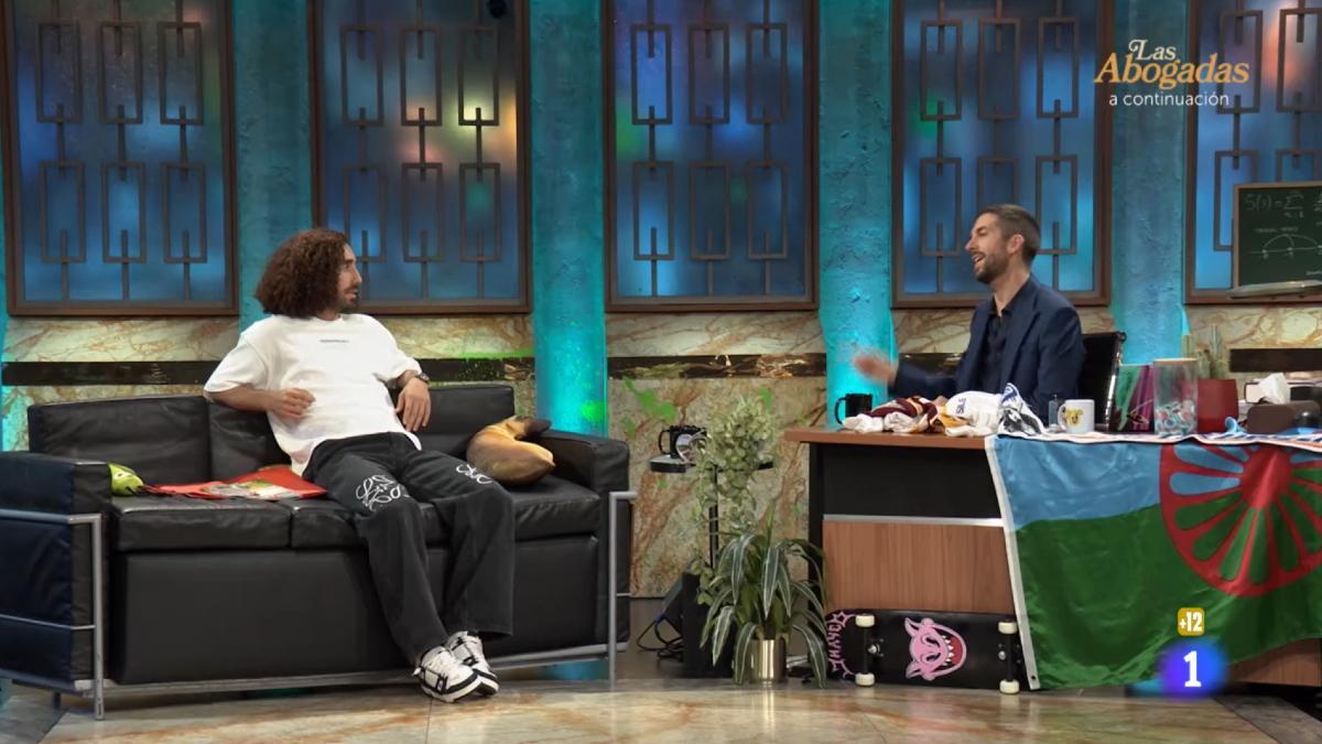 ¡Tremendo vacile de Cucurella a Broncano! Esto es en lo que se parecen el jugador y el presentador según él...