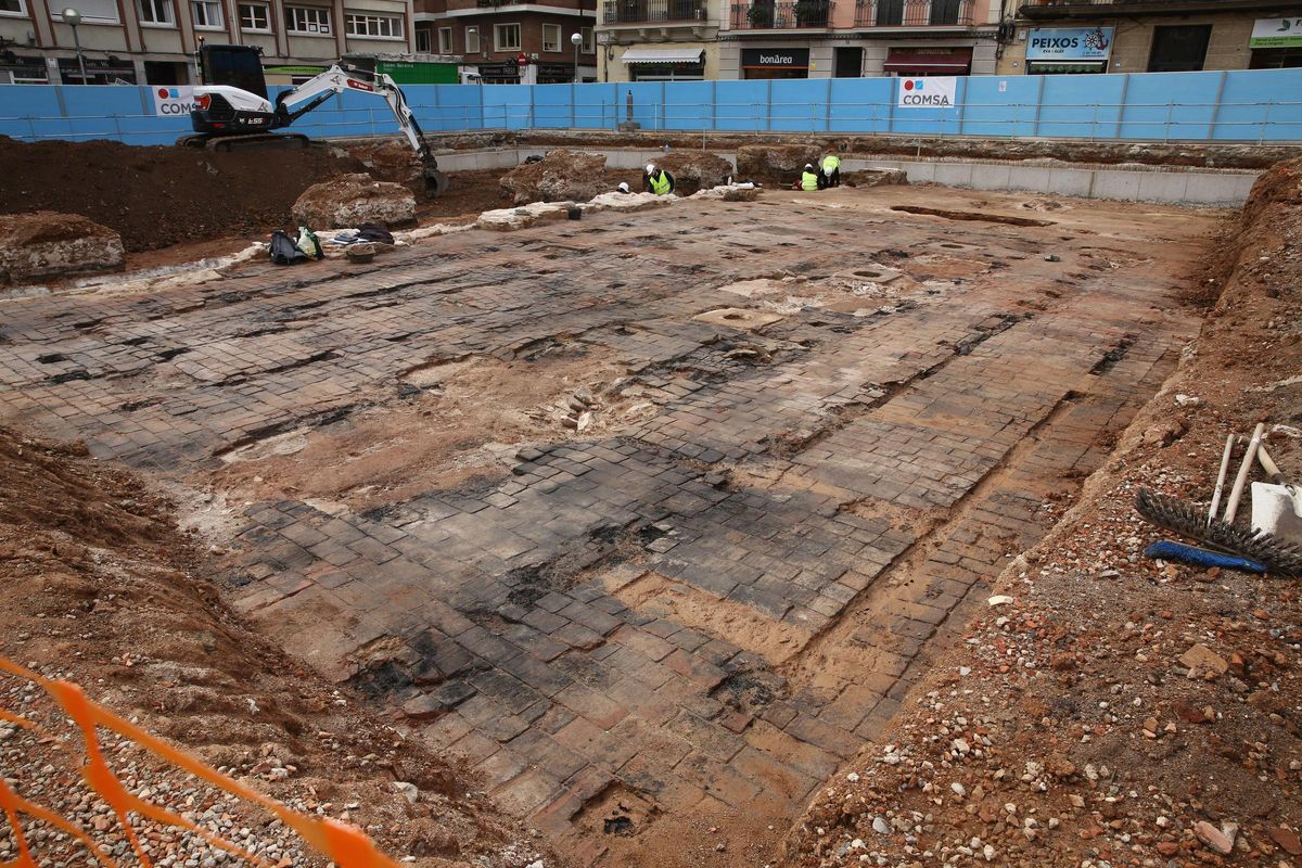 La excavación en el Mercat de lAbaceria deja al descubierto los primeros restos de la fábrica Puigmartí. Está previsto que la excavación arqueológica finalice a principios de abril