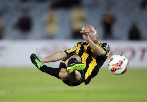 Marcel Novick trata de marcar un gol durante la Copa Libertadores